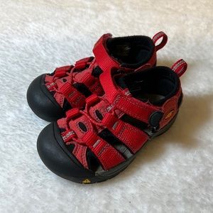 Keen Sandles/ water shoes - 7T